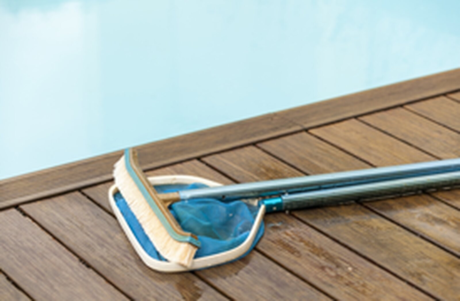 Pool deck and screen enclosure cleaning
